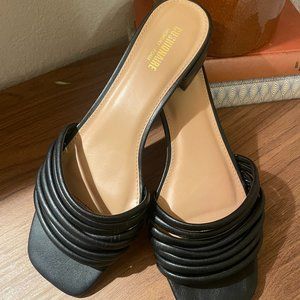 CUSHIONAIRE Women's Slide Sandal, Size 8.5